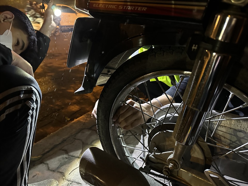 cứu hộ xe máy ban đêm Hà Nội